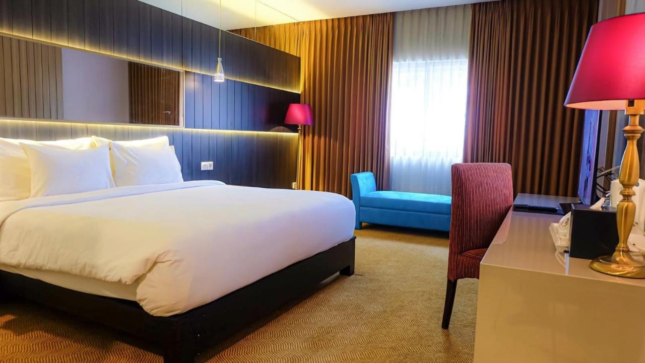 สวิส เบลโฮเต็ล สิเล ปาลู Hotel ภายนอก รูปภาพ